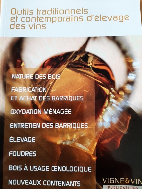 Œnologue pour conseil pour le choix des outils d’élevage de vos vins à Pomerol Saint-Émilion